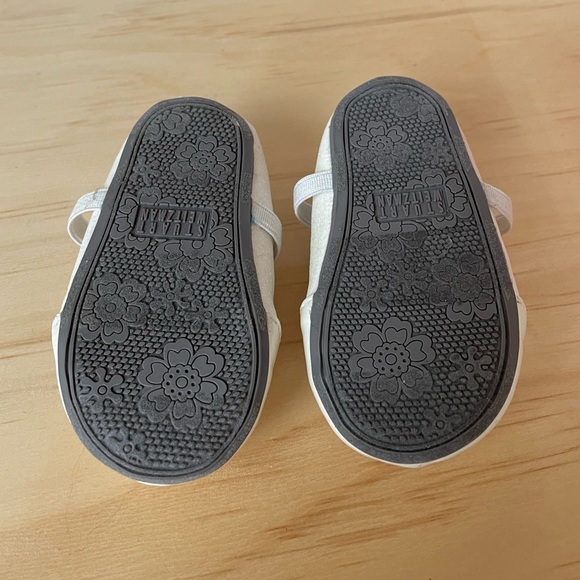 Stuart Weitzman Baby Shoes - Size 1 - Picture 7 of 8